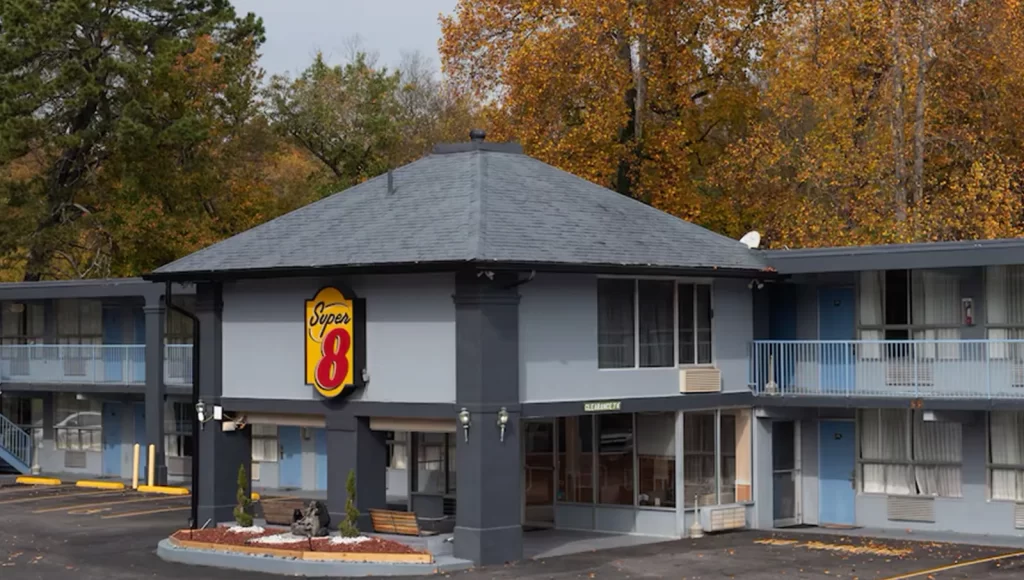 Super 8, Black Mountain