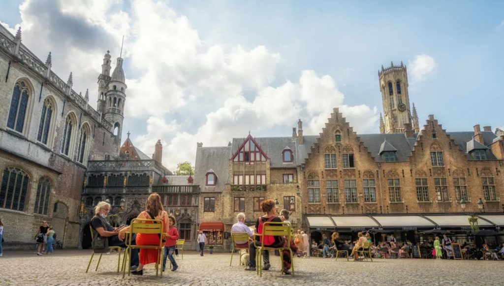 Visit Burg Square and City Hall