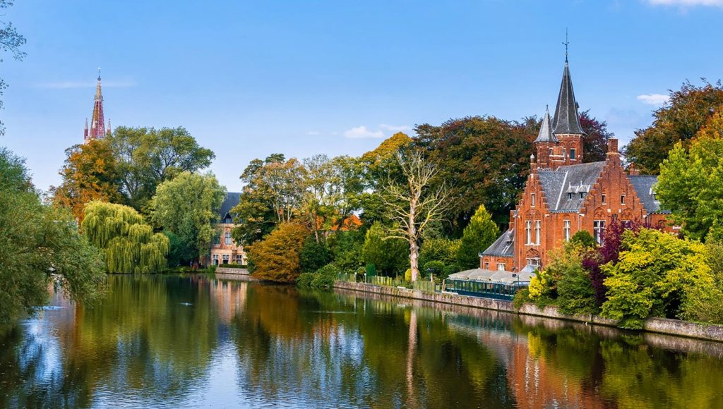 Relax in Minnewater Park